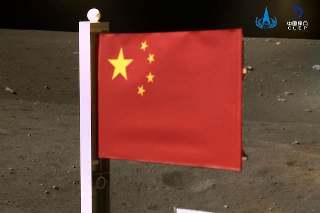 Bendera China Berkibar di Bulan