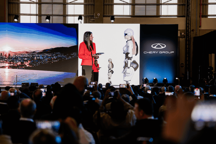 Chery Pamer Robot AiMOGA Kolaborasi Kerja Bareng di Pabrik Chery Pamer Robot AiMOGA Kolaborasi Kerja Bareng di Pabrik