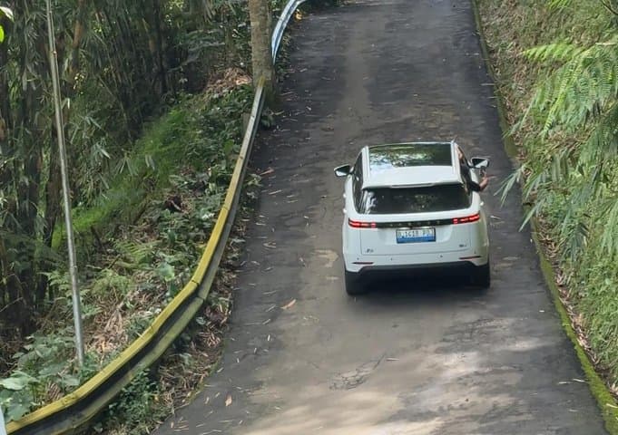 Rasanya Blusukan Pakai Mobil Listrik Terlaris Jaecoo J5 EV Rasanya Blusukan Pakai Mobil Listrik Terlaris Jaecoo J5 EV