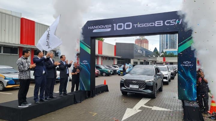 Baru Meluncur, Chery Serahkan 100 Unit Tiggo 8 CSH ke Konsumen Baru Meluncur, Chery Serahkan 100 Unit Tiggo 8 CSH ke Konsumen