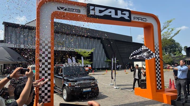 iCAR Serahkan 9 Unit V23 Pro Plus Collector Series ke Konsumen iCAR Serahkan 9 Unit V23 Pro Plus Collector Series ke Konsumen