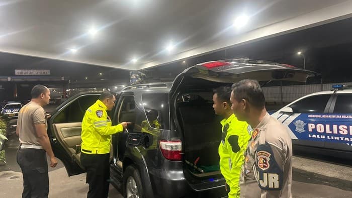 Toyota Fortuner 'Curi' Solar Subsidi 400 Liter, Modif Tangki BBM! Toyota Fortuner 'Curi' Solar Subsidi 400 Liter, Modif Tangki BBM!