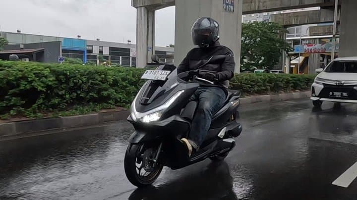 Review New Honda PCX 160 RoadSync: Fitur Barunya Sip atau Skip? Review New Honda PCX 160 RoadSync: Fitur Barunya Sip atau Skip?