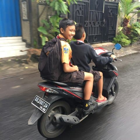 Dedi Mulyadi Larang Pelajar Bermotor: Apa Kata Pakar Safety Riding? Dedi Mulyadi Larang Pelajar Bermotor: Apa Kata Pakar Safety Riding?