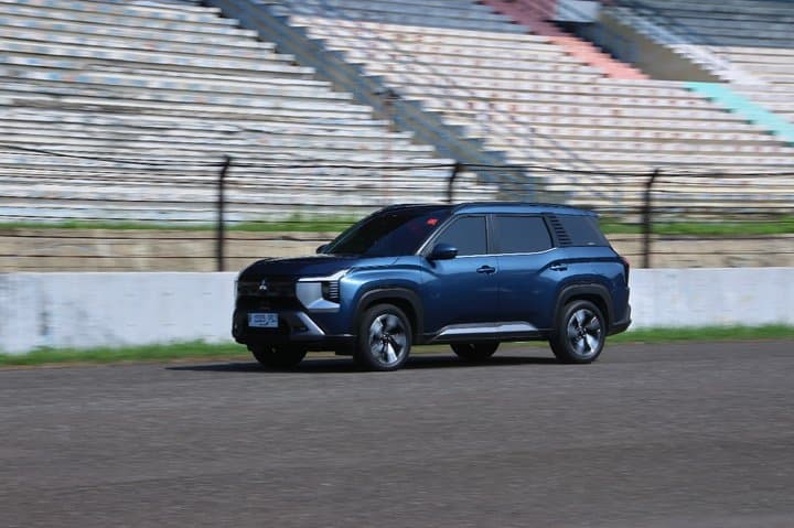 Geber Mitsubishi Destinator di Sirkuit Sentul, Turbonya Galak! Geber Mitsubishi Destinator di Sirkuit Sentul, Turbonya Galak!