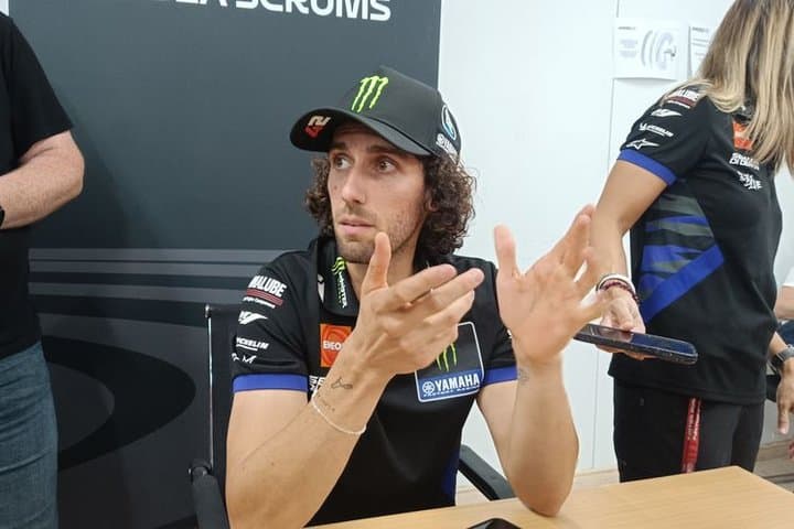 Acungkan Jari Tengah di Mandalika, Alex Rins Dapat Ancaman Pembunuhan Acungkan Jari Tengah di Mandalika, Alex Rins Dapat Ancaman Pembunuhan