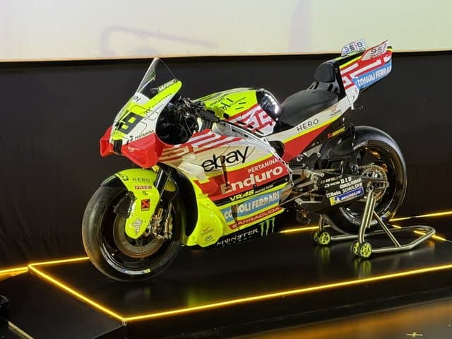 Valentino Rossi Launching Livery Batik Tim VR46 untuk MotoGP Mandalika Valentino Rossi Launching Livery Batik Tim VR46 untuk MotoGP Mandalika