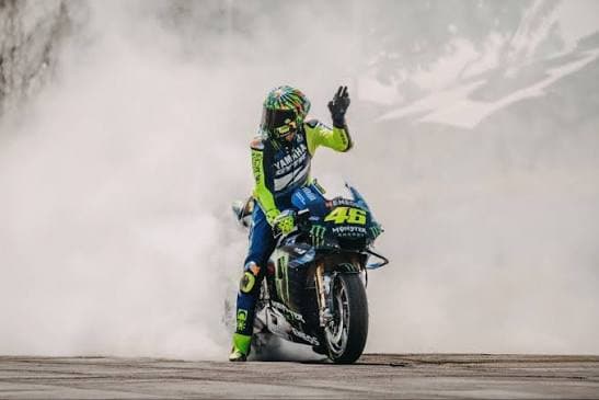 Valentino Rossi Nostalgia Naik Yamaha M1 Lagi di Goodwood Valentino Rossi Nostalgia Naik Yamaha M1 Lagi di Goodwood