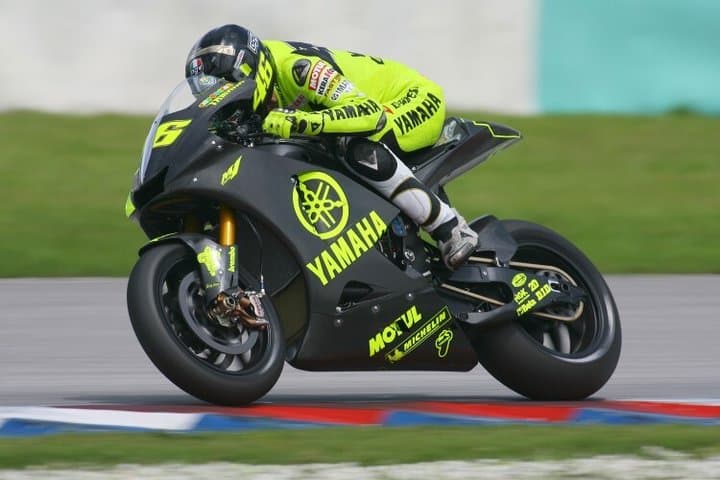 Valentino Rossi Lelang Helm Legendaris Lagi, Tembus Rp95 Juta! Valentino Rossi Lelang Helm Legendaris Lagi, Tembus Rp95 Juta!