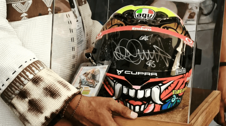 Pertamina Lelang Helm Bertanda Tangan Rossi, Laku Rp15 Juta! Pertamina Lelang Helm Bertanda Tangan Rossi, Laku Rp15 Juta!