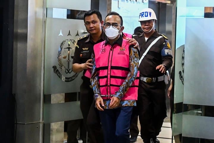 Skandal Korupsi Pertamina: Negara Rugi Rp193T, Dugaan Pertamax Oplosan Skandal Korupsi Pertamina: Negara Rugi Rp193T, Dugaan Pertamax Oplosan