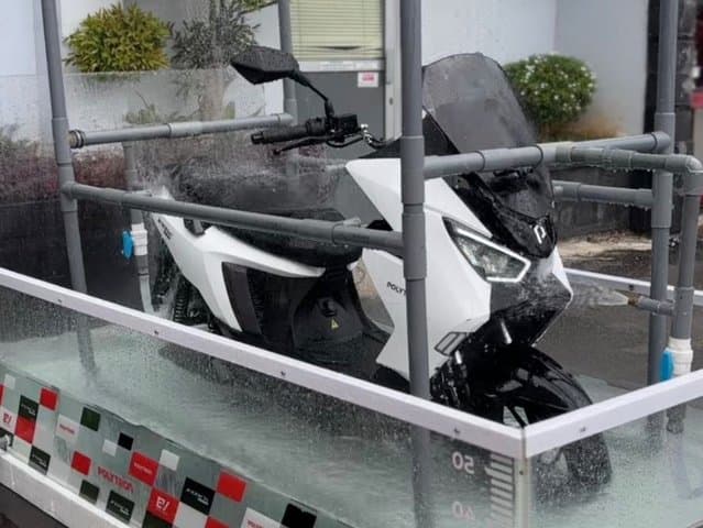 Seaman Apa Motor Listrik Dipakai Hujan dan Banjir di Jakarta? Seaman Apa Motor Listrik Dipakai Hujan dan Banjir di Jakarta?