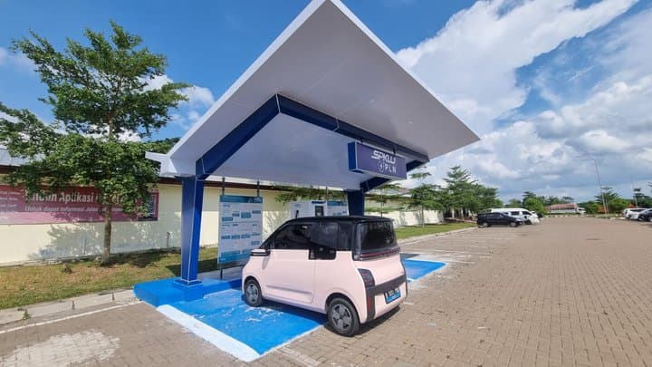 Ngecas Fast Charging di SPKLU Resmi Kena Biaya Layanan, Termahal Rp57 Ribu Ngecas Fast Charging di SPKLU Resmi Kena Biaya Layanan, Termahal Rp57 Ribu