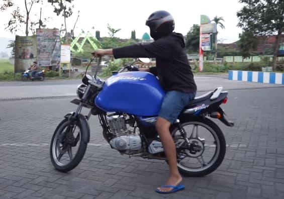 Viral! Antrean Mengular di SPBU Bekasi, Gara-gara Suzuki Thunder 125 Viral! Antrean Mengular di SPBU Bekasi, Gara-gara Suzuki Thunder 125