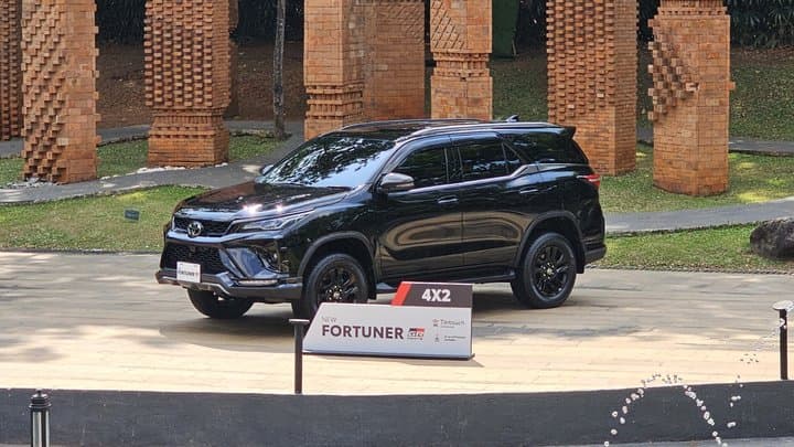 Harga BBM Diesel Selangit, tapi Peminat Fortuner-Pajero Belum Surut Harga BBM Diesel Selangit, tapi Peminat Fortuner-Pajero Belum Surut