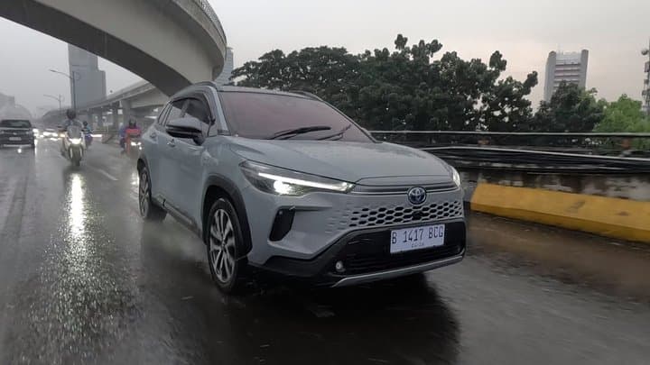Catatan Mudik Pakai Toyota Corolla Cross HEV: Kencang, Irit, Nyaman Catatan Mudik Pakai Toyota Corolla Cross HEV: Kencang, Irit, Nyaman