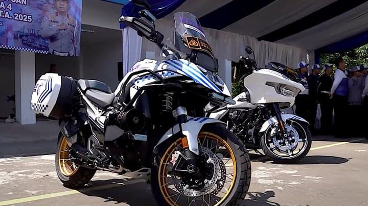 Mewahnya Kendaraan buat Patwal Pejabat: dari Harley-Davidson hingga BMW Mewahnya Kendaraan buat Patwal Pejabat: dari Harley-Davidson hingga BMW