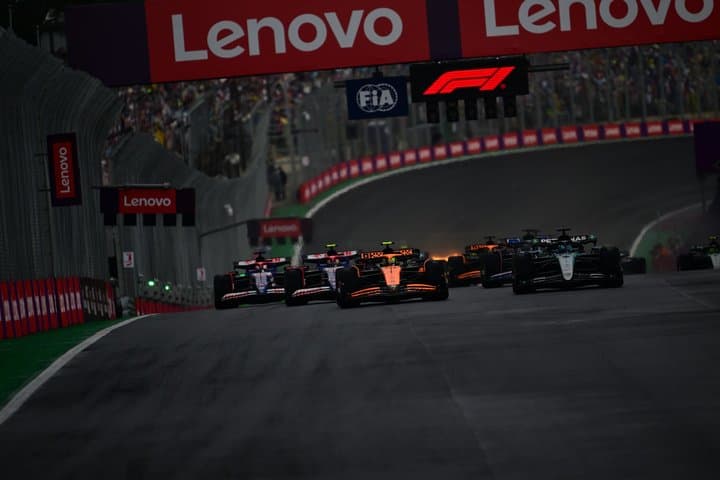 Bagaimana Teknologi Lenovo Menyulap F1 jadi Balapan Menarik yang Ramah Lingkungan Bagaimana Teknologi Lenovo Menyulap F1 jadi Balapan Menarik yang Ramah Lingkungan