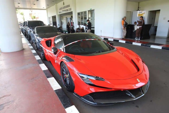 Deretan Mobil Koruptor Kasus CPO: dari Ferrari Sampai Nissan GTR Deretan Mobil Koruptor Kasus CPO: dari Ferrari Sampai Nissan GTR