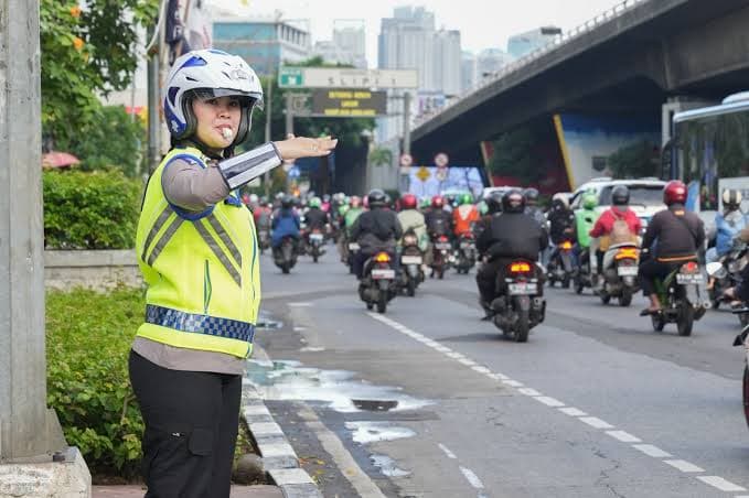 11 Pelanggaran Operasi Patuh 2026, Main HP Saat Nyetir Didenda Berapa? 11 Pelanggaran Operasi Patuh 2026, Main HP Saat Nyetir Didenda Berapa?