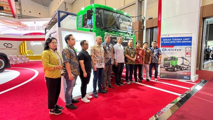 UD Trucks Serahkan 9 Unit Truk Quester ke Konsumen di GIIAS 2025 UD Trucks Serahkan 9 Unit Truk Quester ke Konsumen di GIIAS 2025