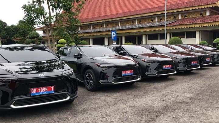Istana Jawab Polemik Anggaran Mobil Dinas Pejabat Hampir Rp1 Miliar Istana Jawab Polemik Anggaran Mobil Dinas Pejabat Hampir Rp1 Miliar