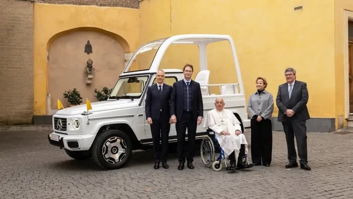 Popemobile Kini Disulap jadi Klinik Kesehatan Anak di Gaza Popemobile Kini Disulap jadi Klinik Kesehatan Anak di Gaza