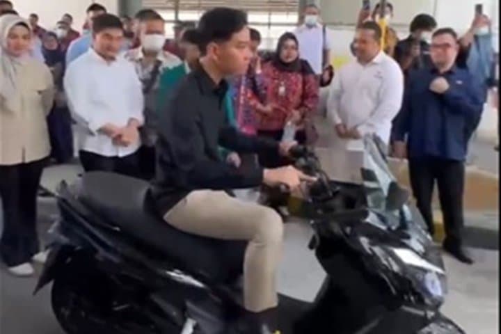 Saat Gibran Jajal Motor Listrik Tangkas X7, Seperti Apa Spesifikasinya? Saat Gibran Jajal Motor Listrik Tangkas X7, Seperti Apa Spesifikasinya?