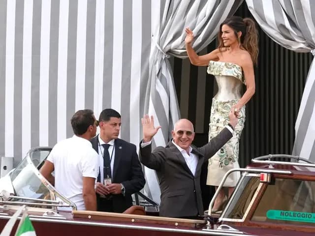Sederhananya Pernikahan Bos Amazon, Cuma Habiskan Rp900 Miliar Saja
Sederhananya Pernikahan Bos Amazon, Cuma Habiskan Rp900 Miliar Saja