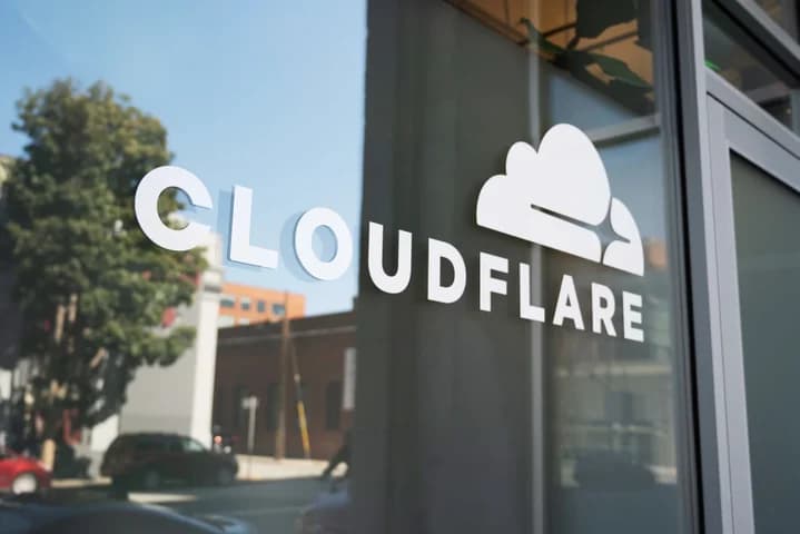 Belum Daftar PSE, Gimana Nasib Cloudflare hingga ChatGPT di RI?
Belum Daftar PSE, Gimana Nasib Cloudflare hingga ChatGPT di RI?