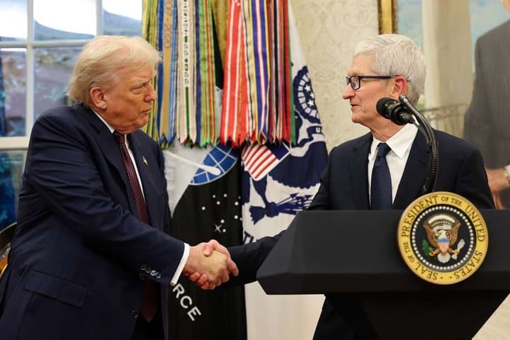 Strategi Tim Cook Redam Tarif Impor: Apple Kucurkan Rp1.628 T di AS Strategi Tim Cook Redam Tarif Impor: Apple Kucurkan Rp1.628 T di AS