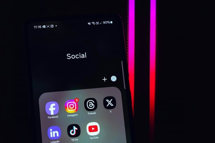 Dapat Warning dari Komdigi soal Postingan Medsos? Lapor di Situs Ini
Dapat Warning dari Komdigi soal Postingan Medsos? Lapor di Situs Ini