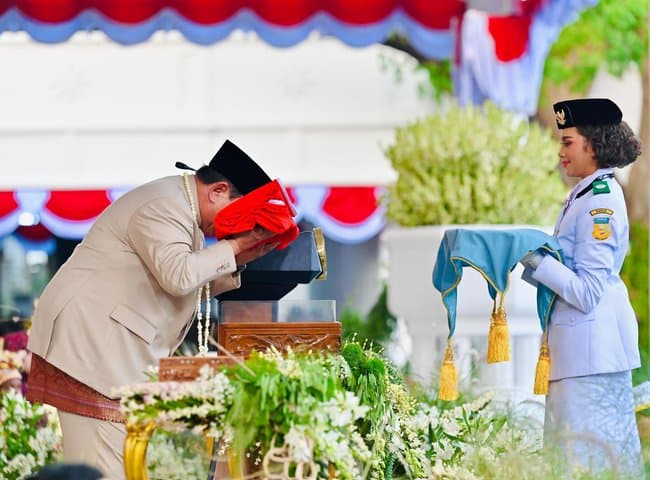 Serba-serbi HUT RI Ke-81: Foto AI Kantor Seskab hingga Lagu Buatan AI Serba-serbi HUT RI Ke-81: Foto AI Kantor Seskab hingga Lagu Buatan AI