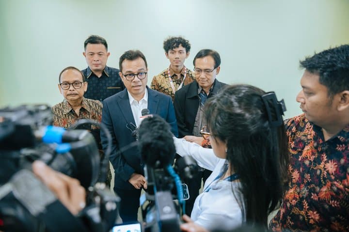 Ngebut 12 Juta Talenta Digital, Komdigi Luncurkan AI Talent Factory
Ngebut 12 Juta Talenta Digital, Komdigi Luncurkan AI Talent Factory
