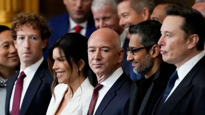 Tarif Impor Trump Bikin Harta Zuckerberg hingga Jeff Bezos Anjlok
Tarif Impor Trump Bikin Harta Zuckerberg hingga Jeff Bezos Anjlok