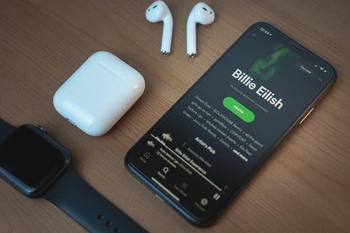 Heboh Royalti Musik, Boleh Gak Sih Putar Lagu Spotify dkk di Kafe?
Heboh Royalti Musik, Boleh Gak Sih Putar Lagu Spotify dkk di Kafe?