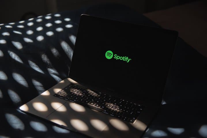 Spotify Sekarang Bisa Kirim DM ke Orang Lain, Faedahnya Apa? Spotify Sekarang Bisa Kirim DM ke Orang Lain, Faedahnya Apa?