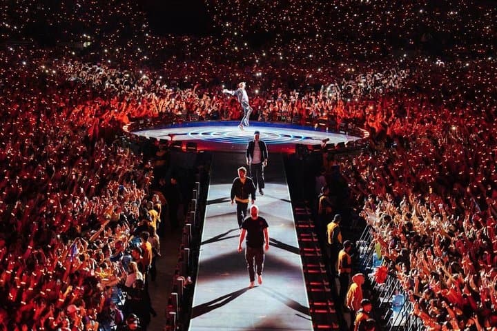 Pasca Viral Terciduk di Konser Coldplay, CEO Astronomer Langsung Resign Pasca Viral Terciduk di Konser Coldplay, CEO Astronomer Langsung Resign