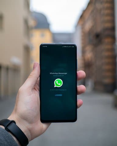 Iran Minta Warganya Hapus WhatsApp, Jadi Sarang ‘Mata-mata’ Israel?
Iran Minta Warganya Hapus WhatsApp, Jadi Sarang ‘Mata-mata’ Israel?