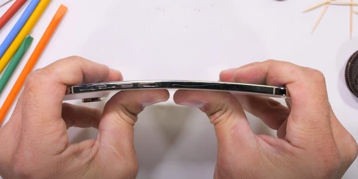 iPhone Air Memang Kuat, Ditekuk Paksa Tak Patah! iPhone Air Memang Kuat, Ditekuk Paksa Tak Patah!