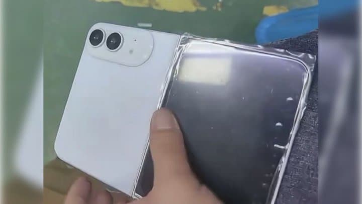 Tampak Belakang iPhone Ultra, Minimalis Cuma Dua Warna?
Tampak Belakang iPhone Ultra, Minimalis Cuma Dua Warna?