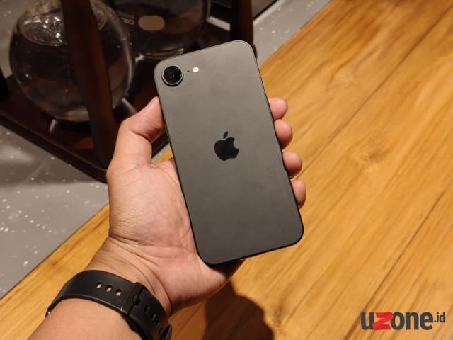 Seminggu Pakai iPhone 16e: Performa Monster, Layarnya Bikin Kesel
Seminggu Pakai iPhone 16e: Performa Monster, Layarnya Bikin Kesel