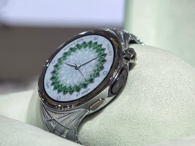 Smartwatch Bertabur 99 Berlian Huawei Cuma Rp80 Jutaan Saja, Minat?
Smartwatch Bertabur 99 Berlian Huawei Cuma Rp80 Jutaan Saja, Minat?
