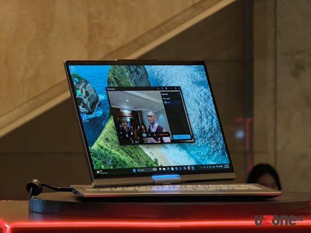 Uniknya Lenovo ThinkBook Plus Twist G7, Layarnya Bisa Muter Sendiri! Uniknya Lenovo ThinkBook Plus Twist G7, Layarnya Bisa Muter Sendiri!