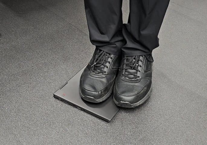 Yamato Lab: Melihat Laptop Lenovo Disiksa, Dijatuhkan dan Diinjak! Yamato Lab: Melihat Laptop Lenovo Disiksa, Dijatuhkan dan Diinjak!
