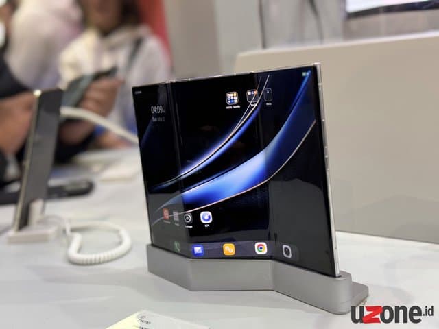 Melihat Ponsel Trifold ala Tecno di MWC 2025, Phantom Ultimate 2 Melihat Ponsel Trifold ala Tecno di MWC 2025, Phantom Ultimate 2
