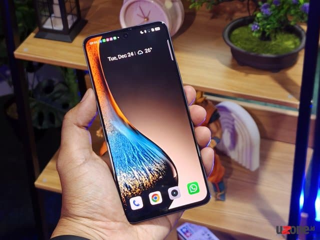 Review Realme 13+: Kinerja Lebih Oke, Kamera Kena <em>Downgrade</em> Review Realme 13+: Kinerja Lebih Oke, Kamera Kena <em>Downgrade</em>