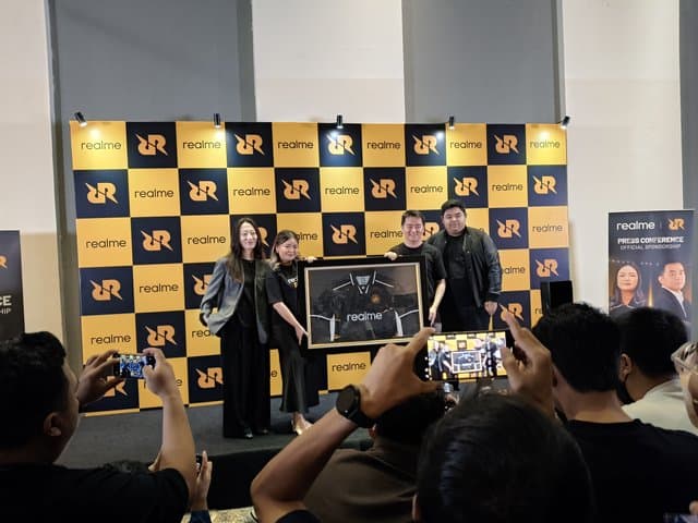 Realme dan RRQ Jalin Kerja Sama, R7 Ditunjuk Jadi BA Realme dan RRQ Jalin Kerja Sama, R7 Ditunjuk Jadi BA