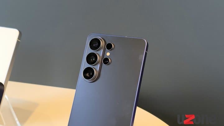HP Lain Pakai Periskop 200 MP, Kok Galaxy S26 Ultra Masih 50 MP? HP Lain Pakai Periskop 200 MP, Kok Galaxy S26 Ultra Masih 50 MP?