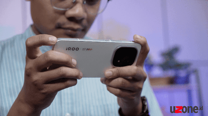 Jajal iQOO 15: Desain 'Melayang', Skor Benchmark-nya Paling Tinggi Jajal iQOO 15: Desain 'Melayang', Skor Benchmark-nya Paling Tinggi